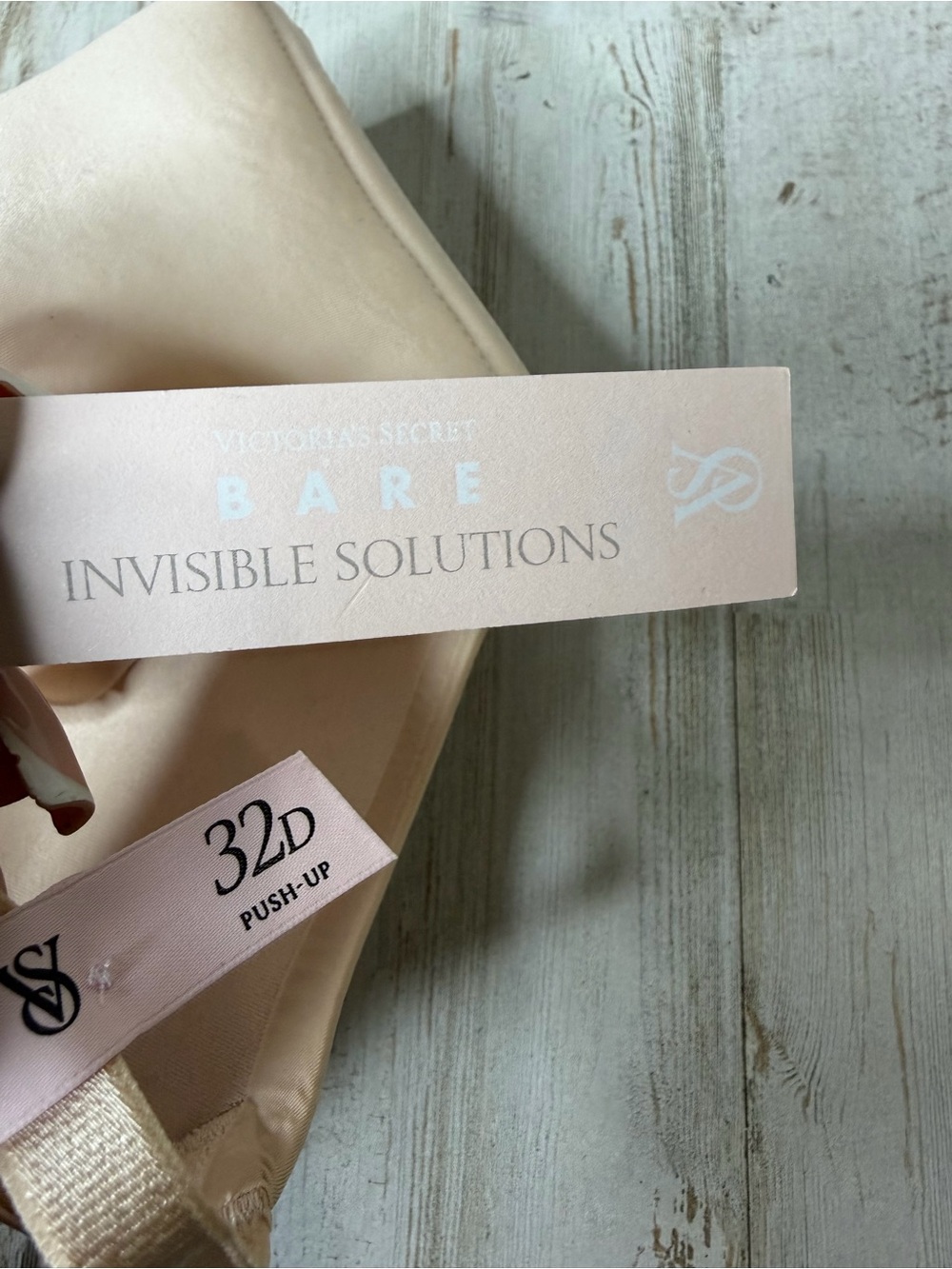 Victoria's Secret Smooth Nude Invisible Bra - Picture 6 of 9